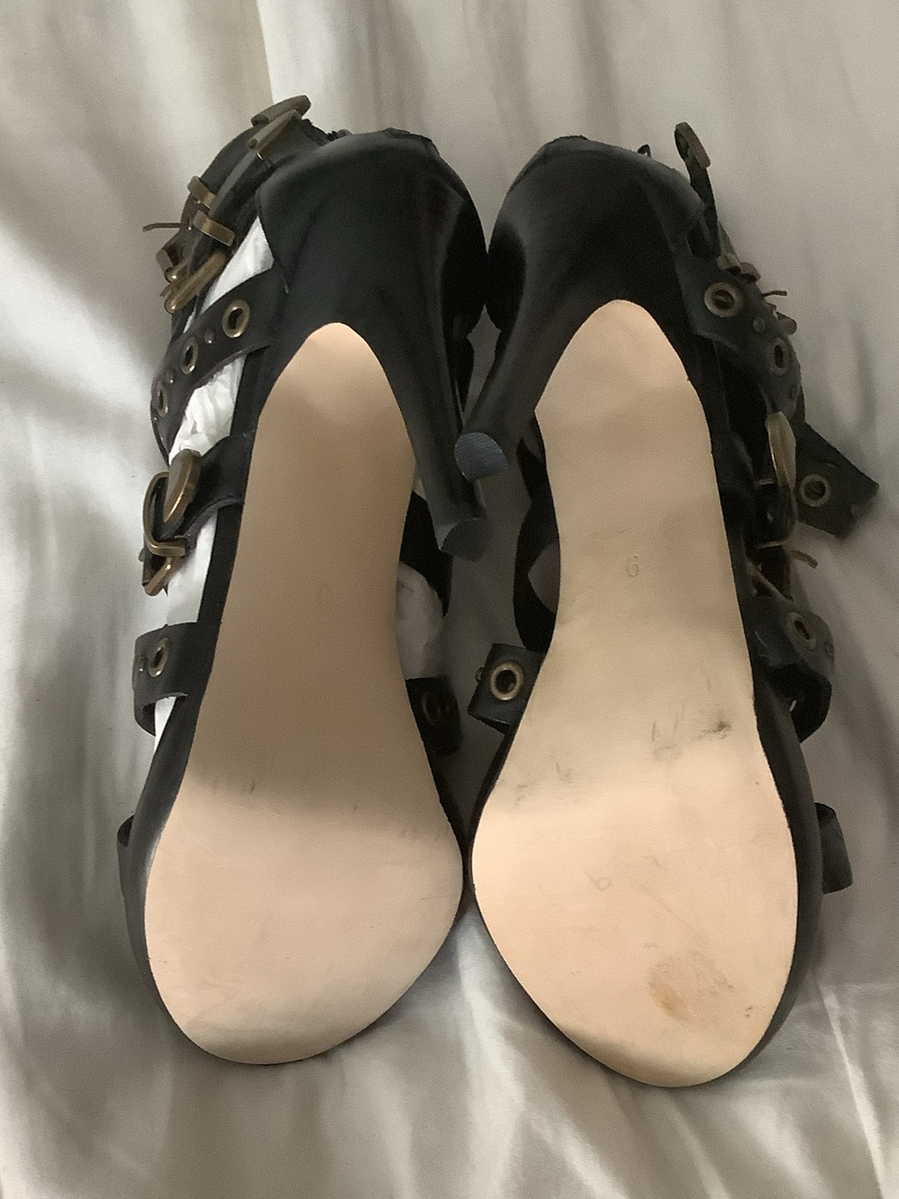 DV by Dolce Vita Black Strappy Grommet Heel Sandals NWT. No box - Picture 4 of 7
